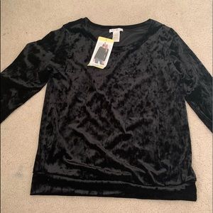 Super cute black velvet top!